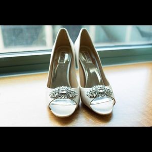 Badgley mischka evening peep toe heels